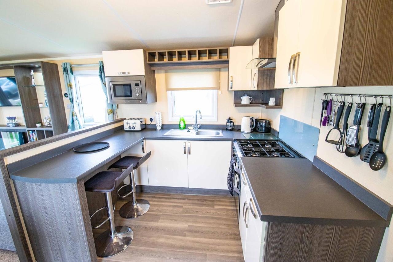 Big Skies Platinum Plus Holiday Home With Wifi, Netflix, Dishwasher, Decking Camber Eksteriør bilde