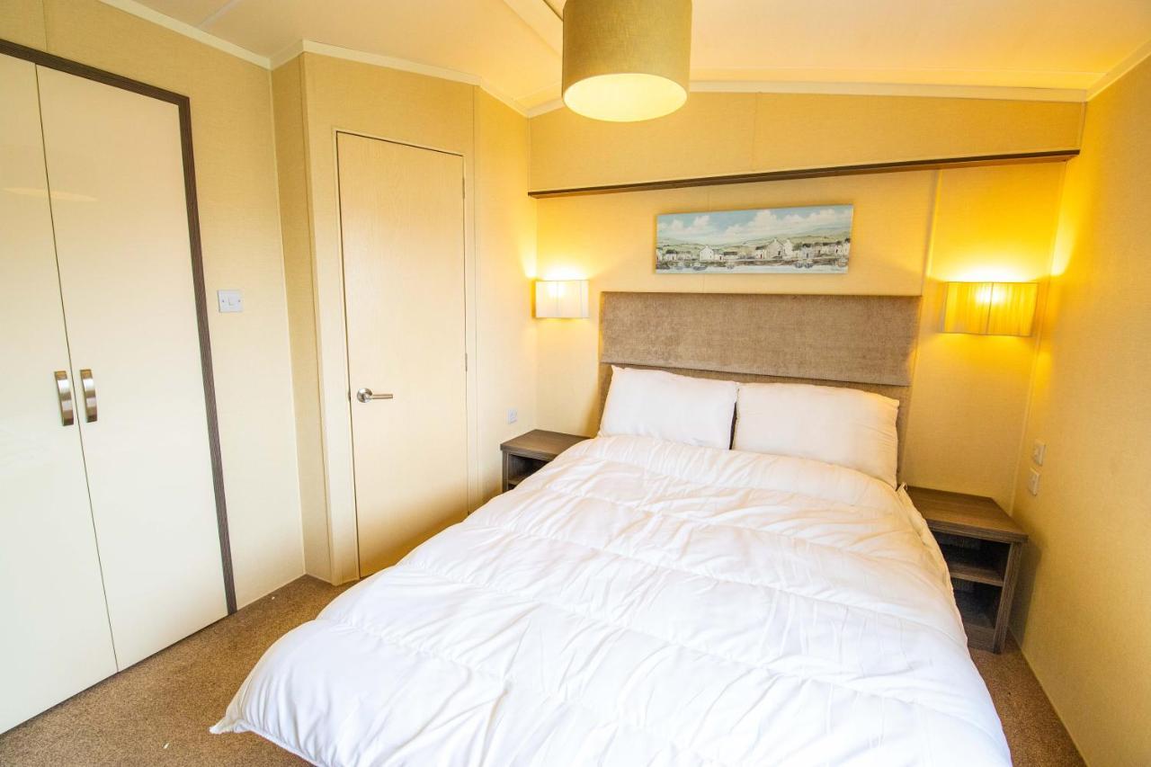 Big Skies Platinum Plus Holiday Home With Wifi, Netflix, Dishwasher, Decking Camber Eksteriør bilde