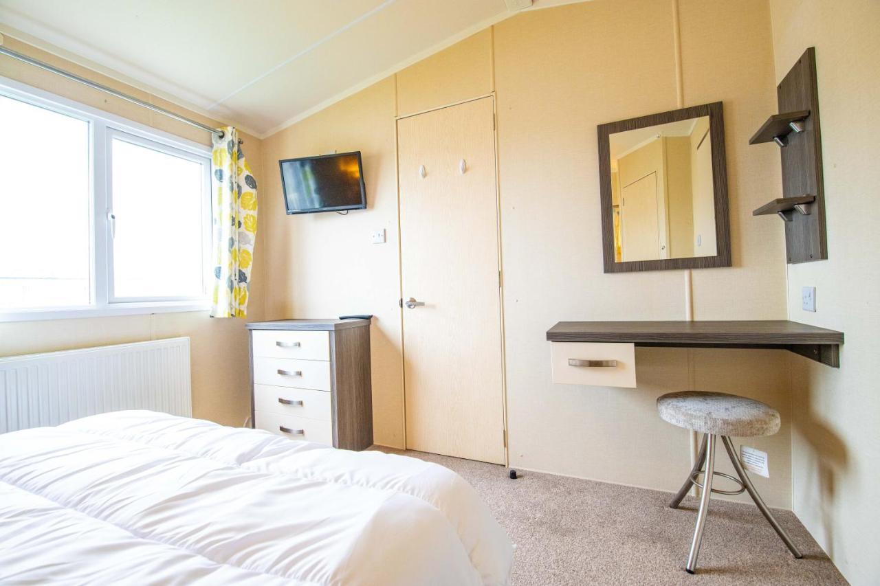 Big Skies Platinum Plus Holiday Home With Wifi, Netflix, Dishwasher, Decking Camber Eksteriør bilde